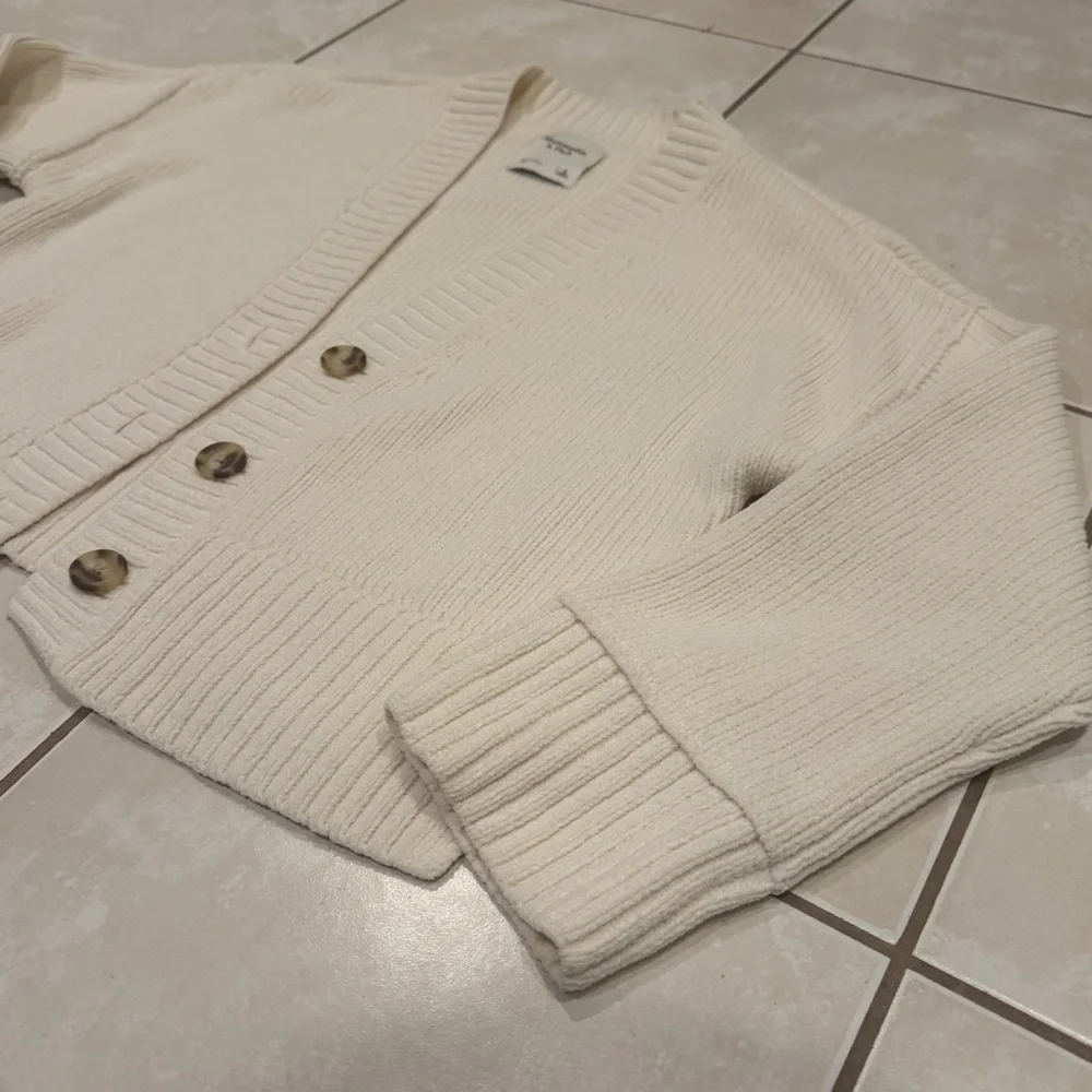 Abercrombie & Fitch Cream Chunky Button Cardigan - Picture 3 of 5